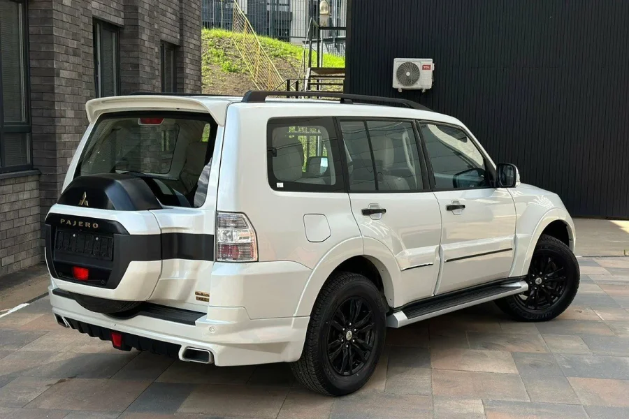 Mitsubishi Pajero (2020)