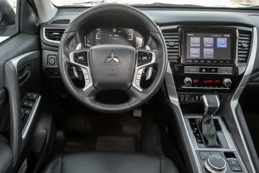 Mitsubishi Pajero (2020)