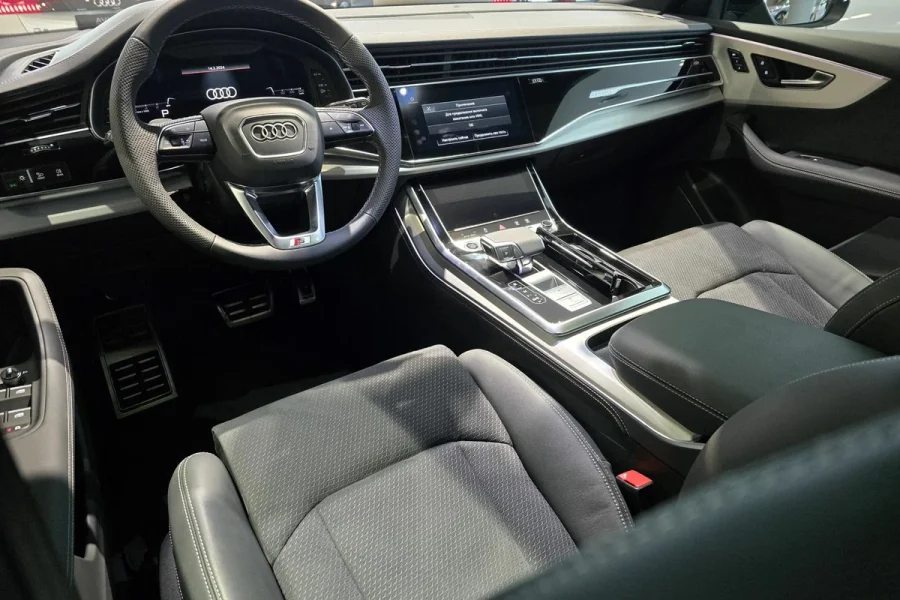 AUDI Q8 (2023)