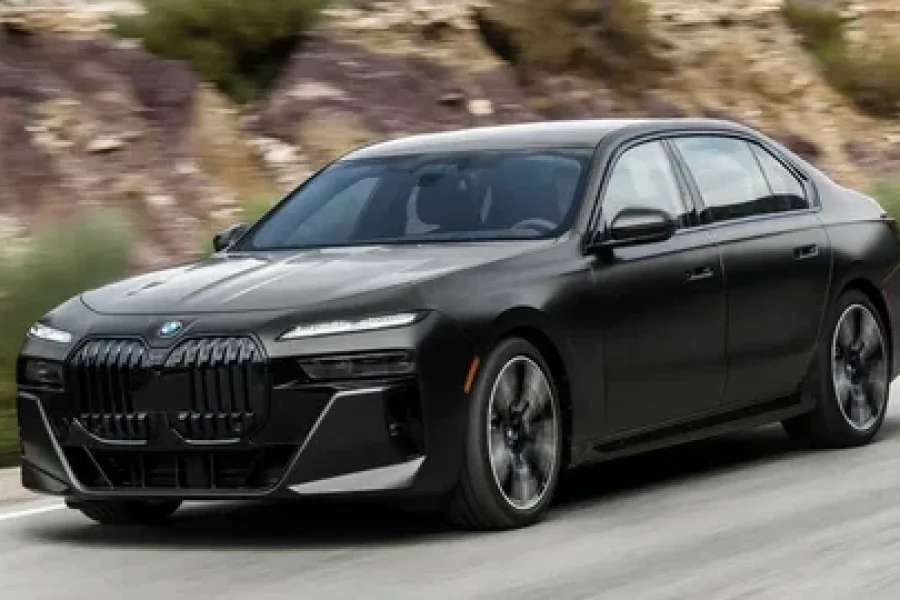 BMW 735i (2023)