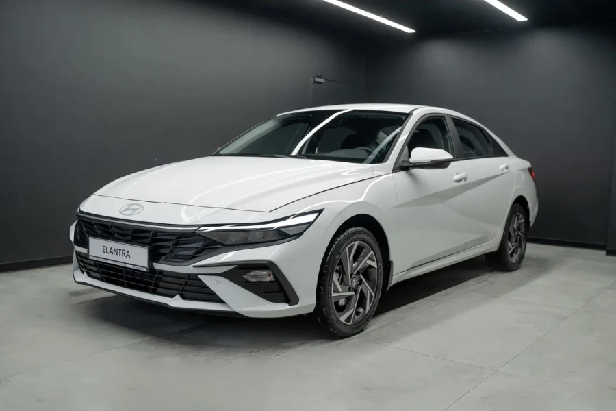 Hyundai Elantra (2024)