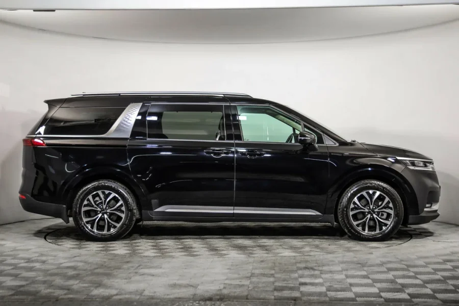 Kia Carnival (2022) – Premium 7-Seater
