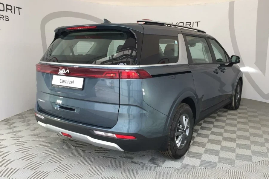 Kia Carnival (2022) – Premium 7-Seater
