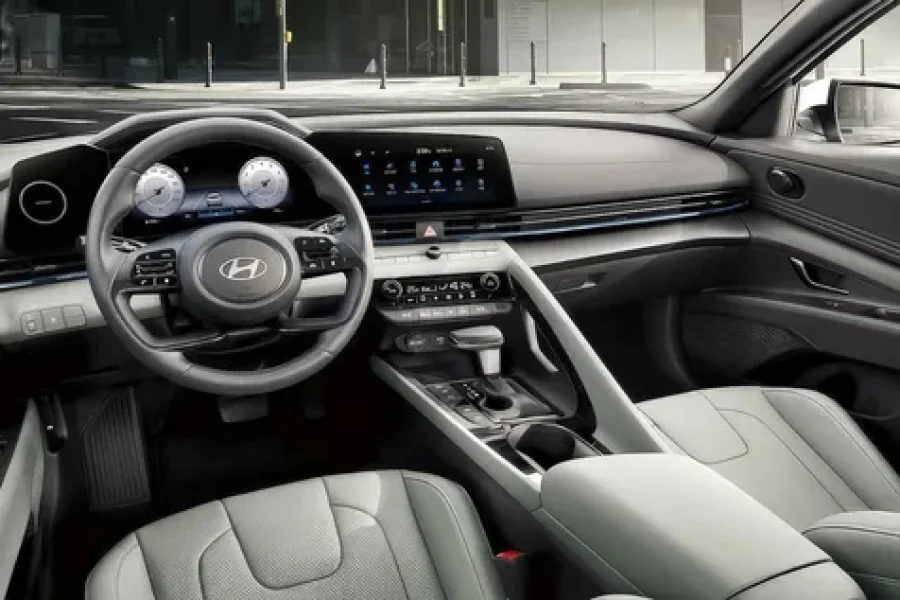 Hyundai Elantra (2024)