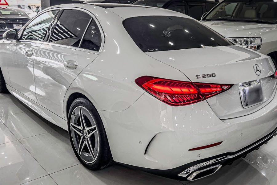 Mercedes-Benz C200 (2024)